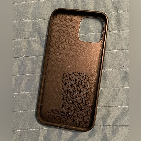 🪶 iPhone 12/ 12 Pro phone case - Picture 2 of 3
